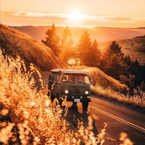 LAST IN STOCK: PINK ✨☀️🪸🌊Beach VW bus keychain✨🏷✨ - Picture 6 of 8